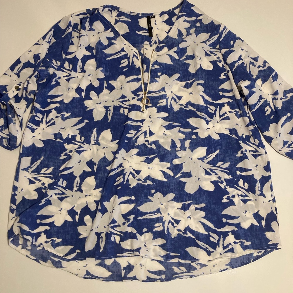 Cathy size XL Floral Blue and White Women's Blouse 3/4 sleeves with zipper